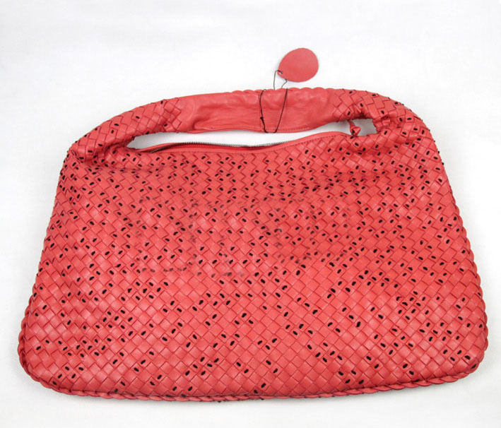 Bottega Veneta Maxi Veneta intrecciato leather shoulder bag 5092 red/black - Click Image to Close